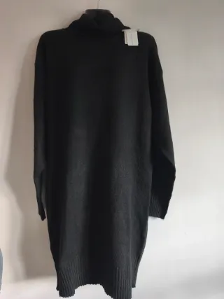 Abito nero collo alto