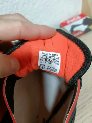 Pies de gato Five Ten negros y rojos