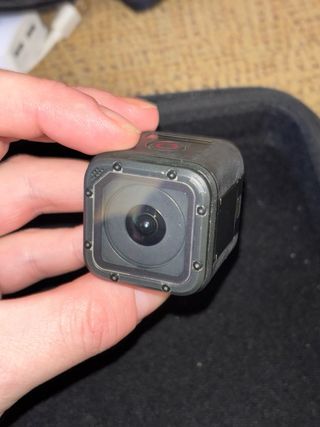 GoPro Hero 4 con funda, maletin y accesorios