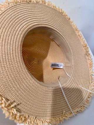 Sombrero de playa beige y negro