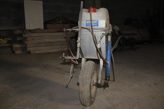 Carretilla pulverizadora herbicida