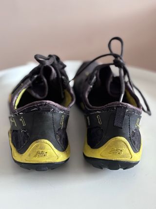 Zapatillas Trail Running Negro y Amarillo