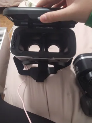 Occhiali 3D con cuffie integrate