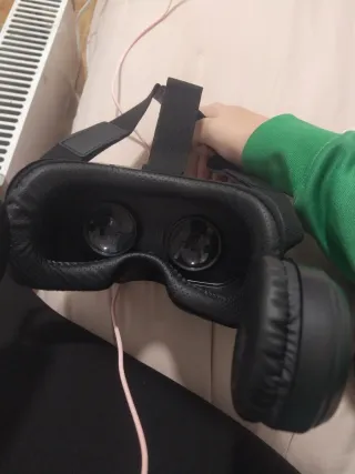 Occhiali 3D con cuffie integrate