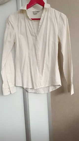 Camisa blanca de manga larga