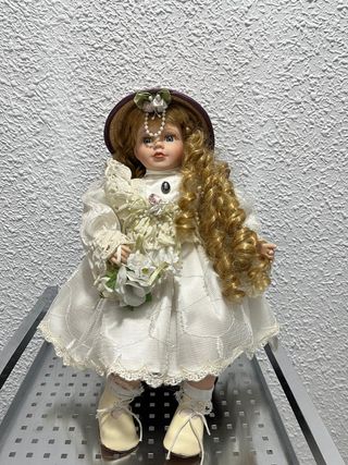 Muñeca de Porcelana Vestido Blanco