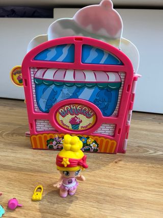 Heladería Pin y Pon con Muñeca y Accesorios