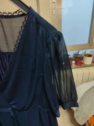 Blusa azul marino con cinturón