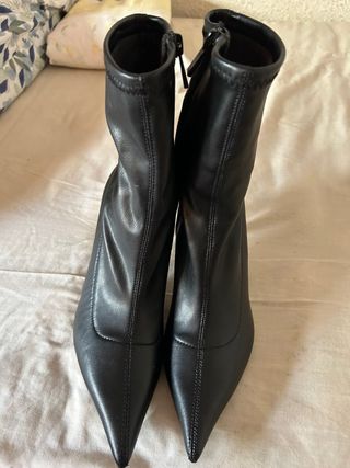 Botines negros punta fina talla 37