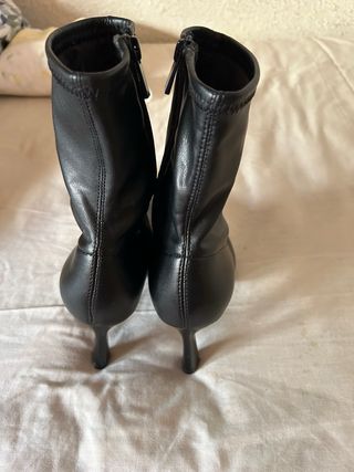 Botines negros punta fina talla 37