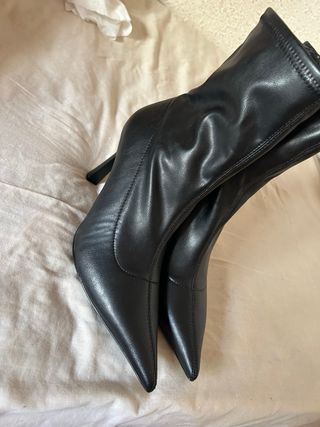 Botines negros punta fina talla 37