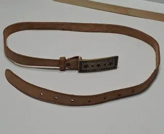 Cintura marrone chiaro con fibbia metallica