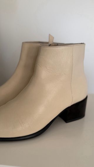 Botas de Piel Beige con Tacón