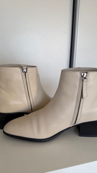 Botas de Piel Beige con Tacón