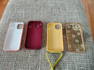 4 custodie per iPhone 13. 2 anche per iPhone 14