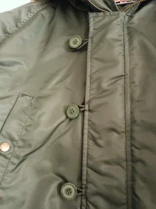 Parka militar verde con capucha