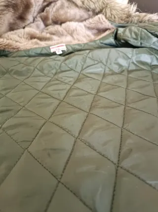 Parka militar verde con capucha