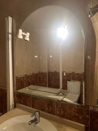 Lavabo con armario y espejo