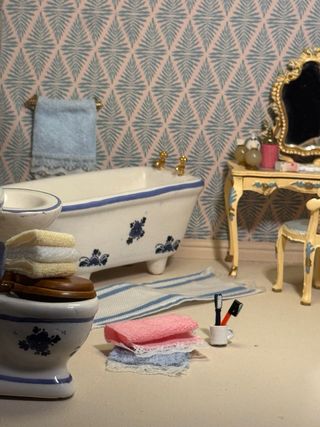 Casa de muñecas: Baño completo + tocador