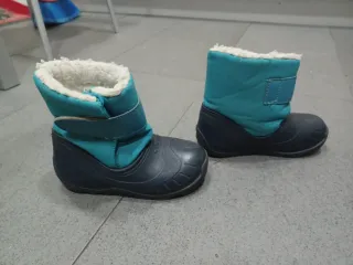 Botas azules Decathlon talla 26-27