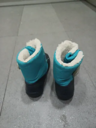 Botas azules Decathlon talla 26-27