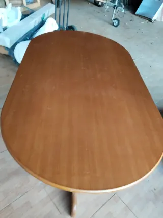 Mesa de comedor de madera