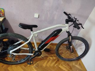 Bicicleta eléctrica blanca