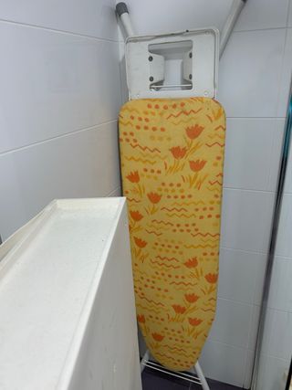 Tabla de planchar con estampado floral