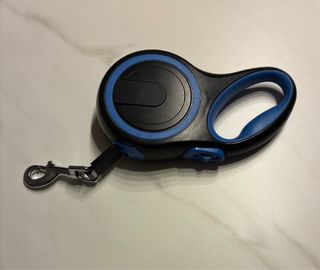 Guinzaglio estensibile nero e blu