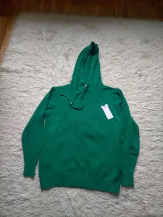 Jersey verde con capucha