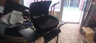 Barbacoa de gas negra