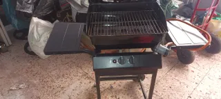 Barbacoa de gas negra
