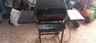 Barbacoa de gas negra