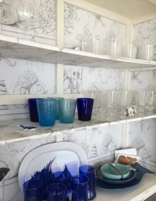 Alacena costera blanca y azul