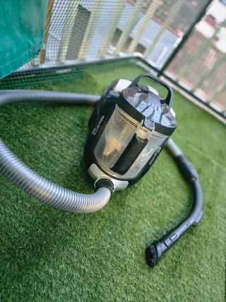 Aspiradora Rowenta negra XXL  CYCLONIC