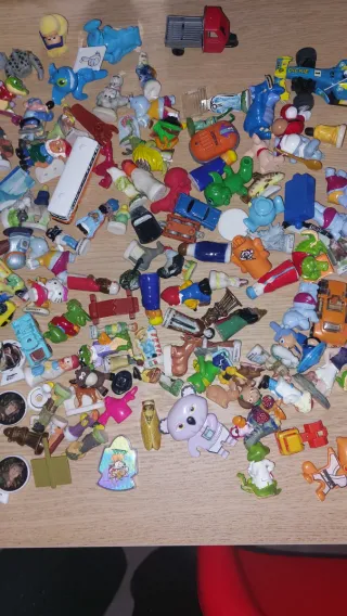 Lote figuras Kinder y Roscon Reyes porcelana