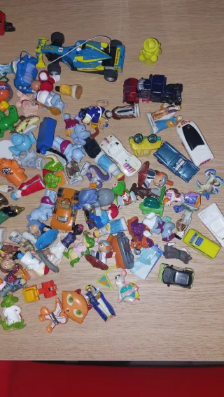 Lote figuras Kinder y Roscon Reyes porcelana