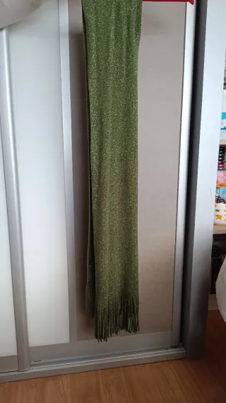 Bufanda verde brillante con flecos