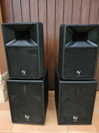 Altavoces Autoamplificados EV