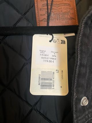 Chaqueta Levi's oversize negra con borreguito