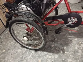 Triciclo Rojo con Cesta