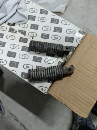 Reposapiés traseros Rieju RR