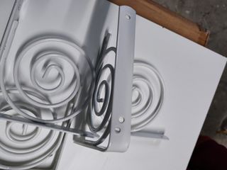 Soportes metálicos para baldas con diseño espiral