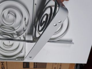 Soportes metálicos para baldas con diseño espiral