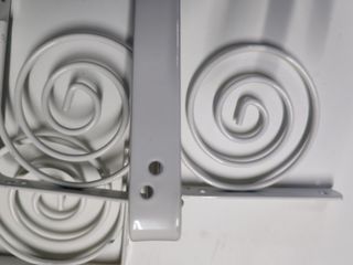 Soportes metálicos para baldas con diseño espiral