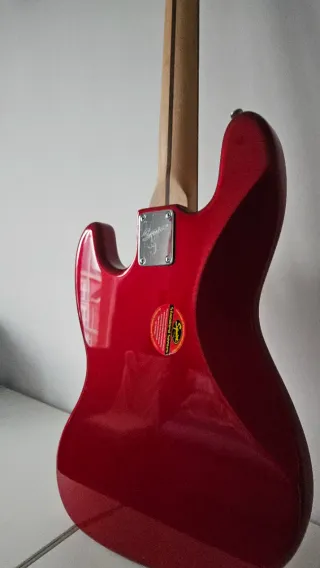 Bajo Fender Squier Jazz Bass Rojo