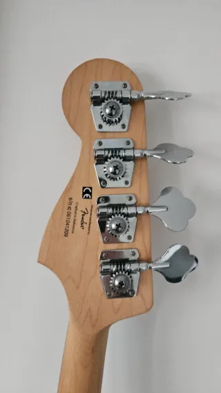 Bajo Fender Squier Jazz Bass Rojo