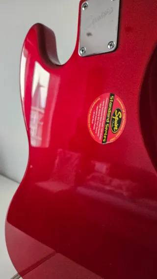 Bajo Fender Squier Jazz Bass Rojo