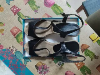 Sandalias negras plataforma tacón