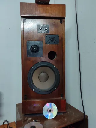 Altavoces Vintage KLH Baron Marrones